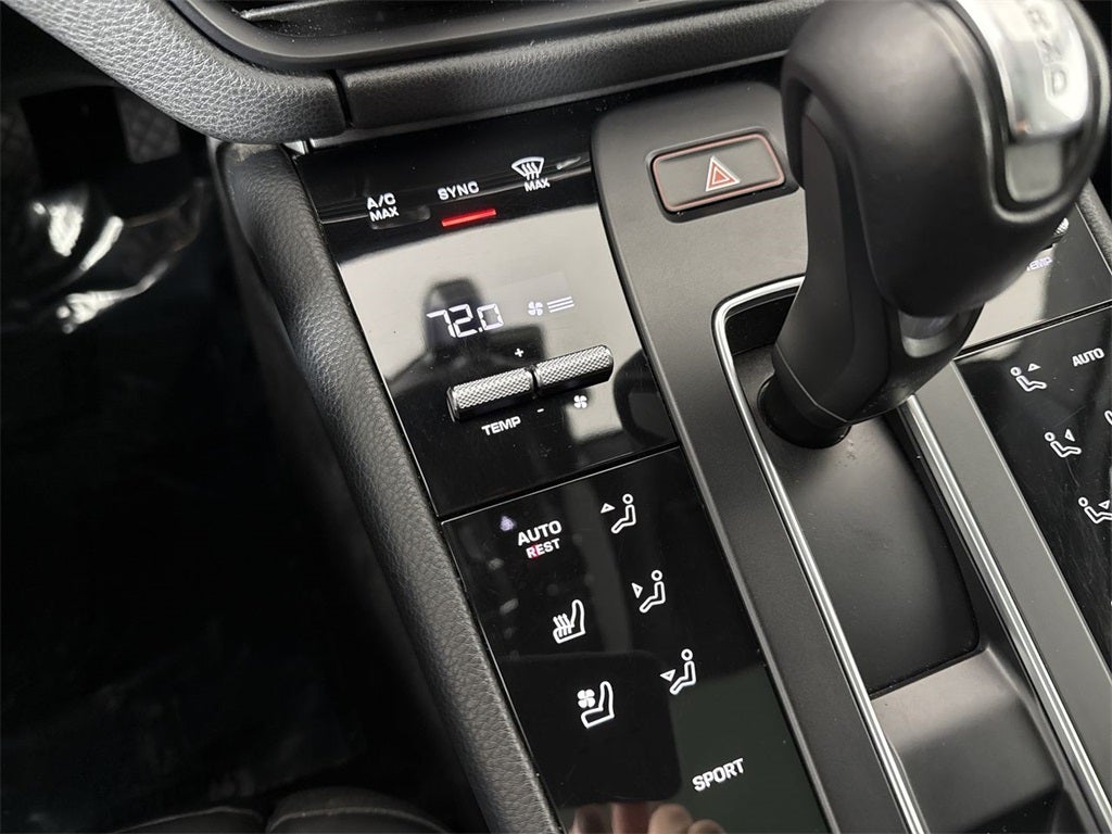 2023 Porsche Macan AWD