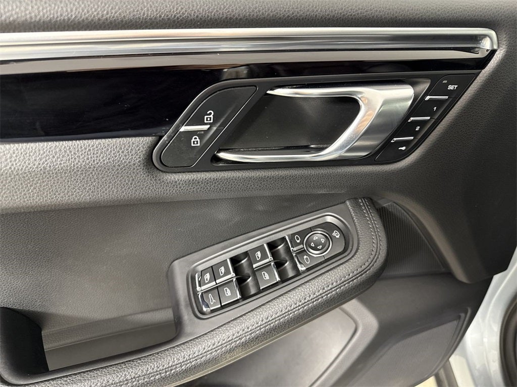 2023 Porsche Macan AWD