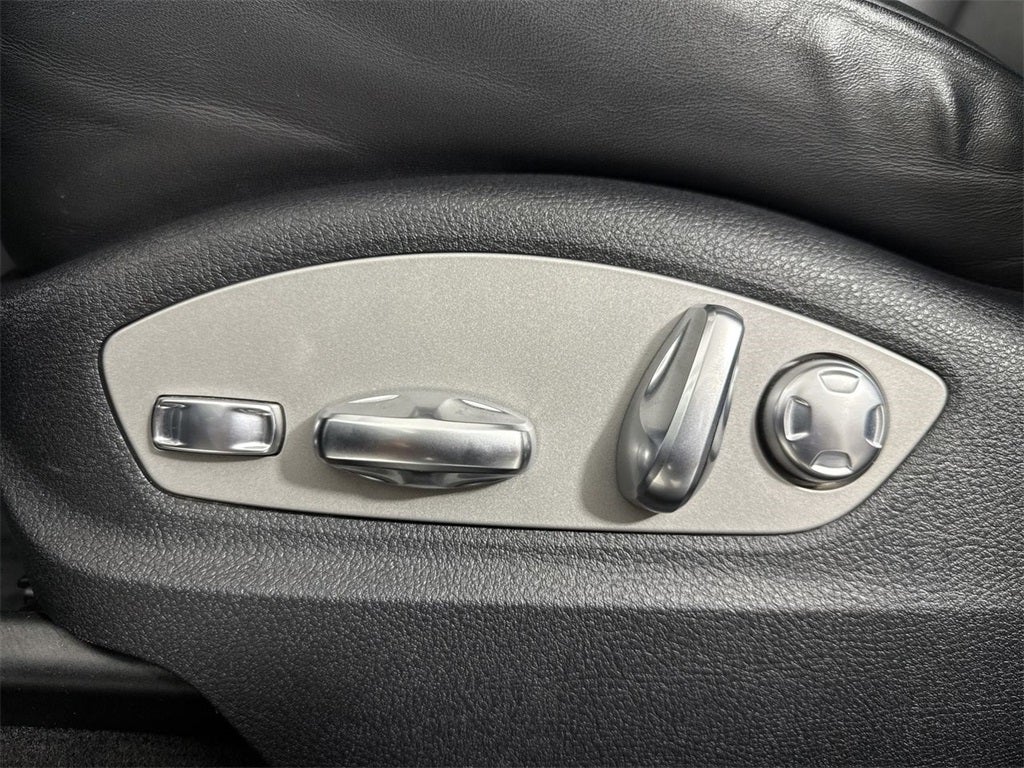 2023 Porsche Macan AWD