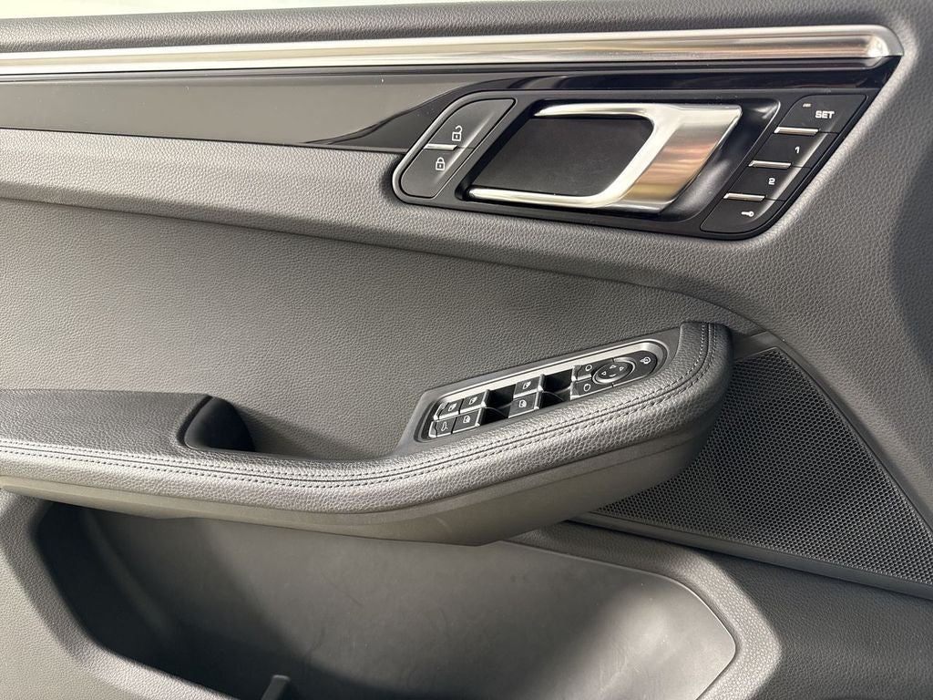 2024 Porsche Macan Macan (MY24)
