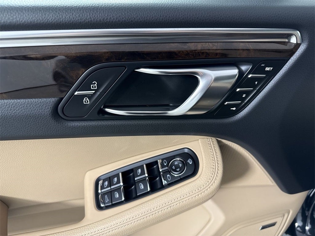 2025 Porsche Macan AWD