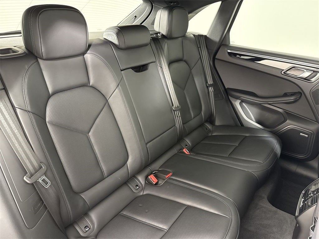 2025 Porsche Macan AWD