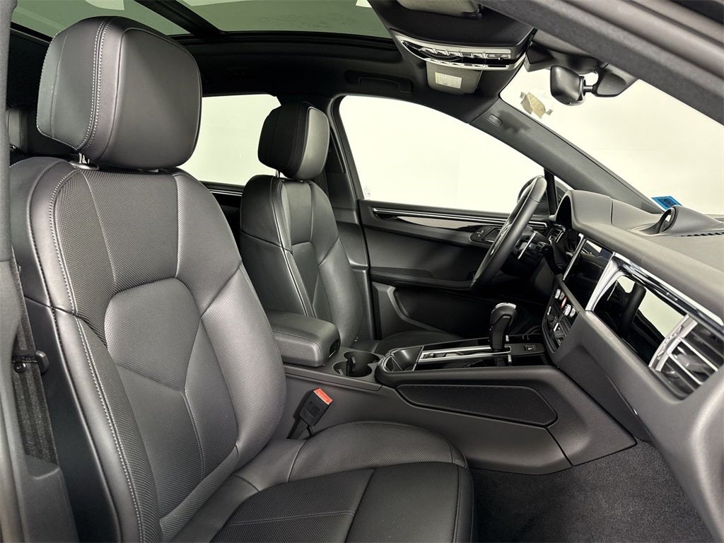 2025 Porsche Macan AWD
