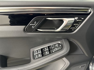 2025 Porsche Macan AWD