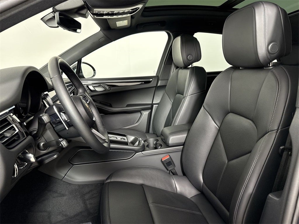 2025 Porsche Macan AWD