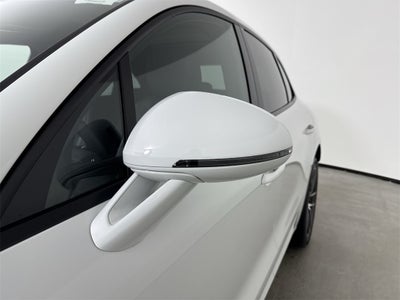 2025 Porsche Macan AWD