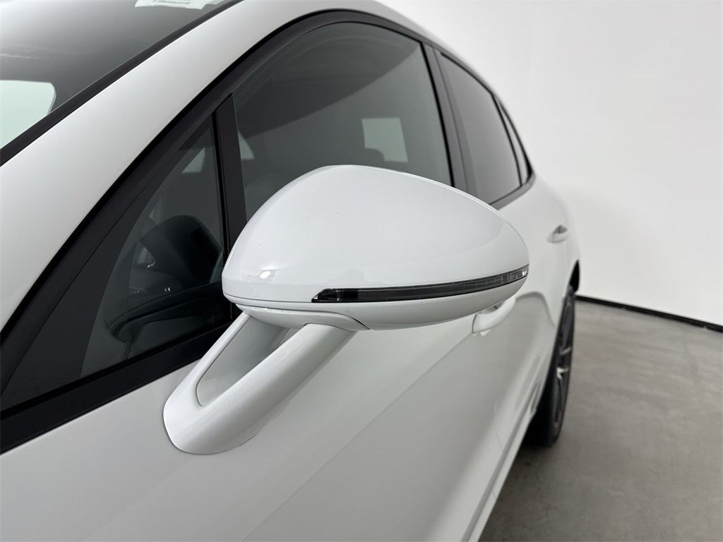 2025 Porsche Macan AWD