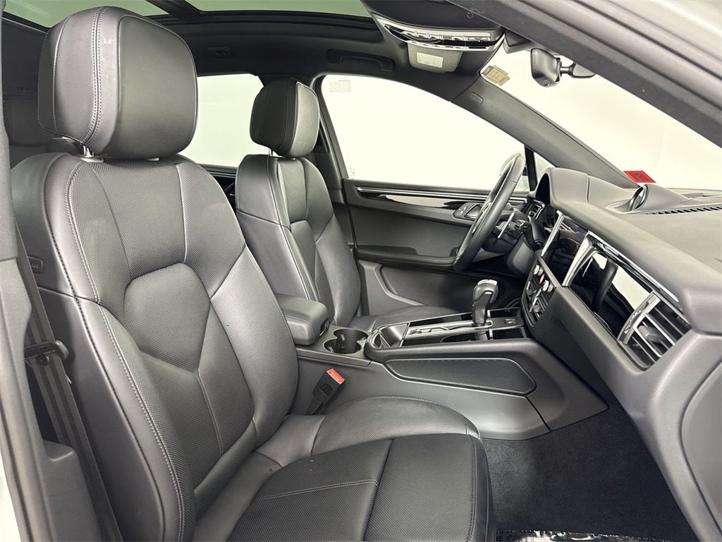 2025 Porsche Macan AWD