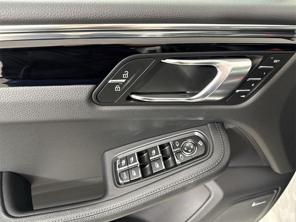 2025 Porsche Macan AWD