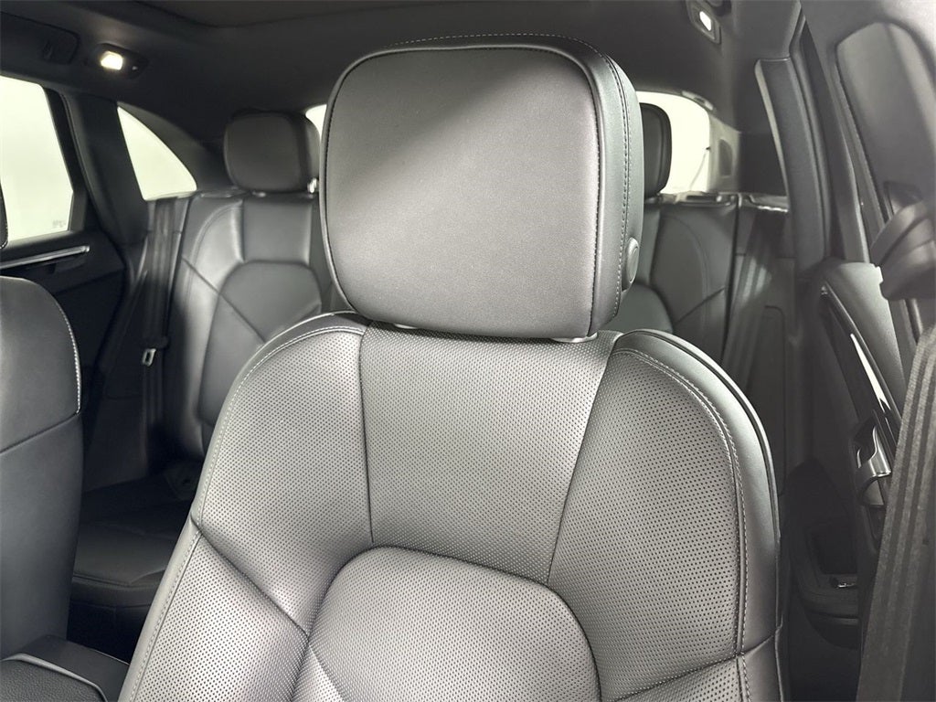 2025 Porsche Macan AWD