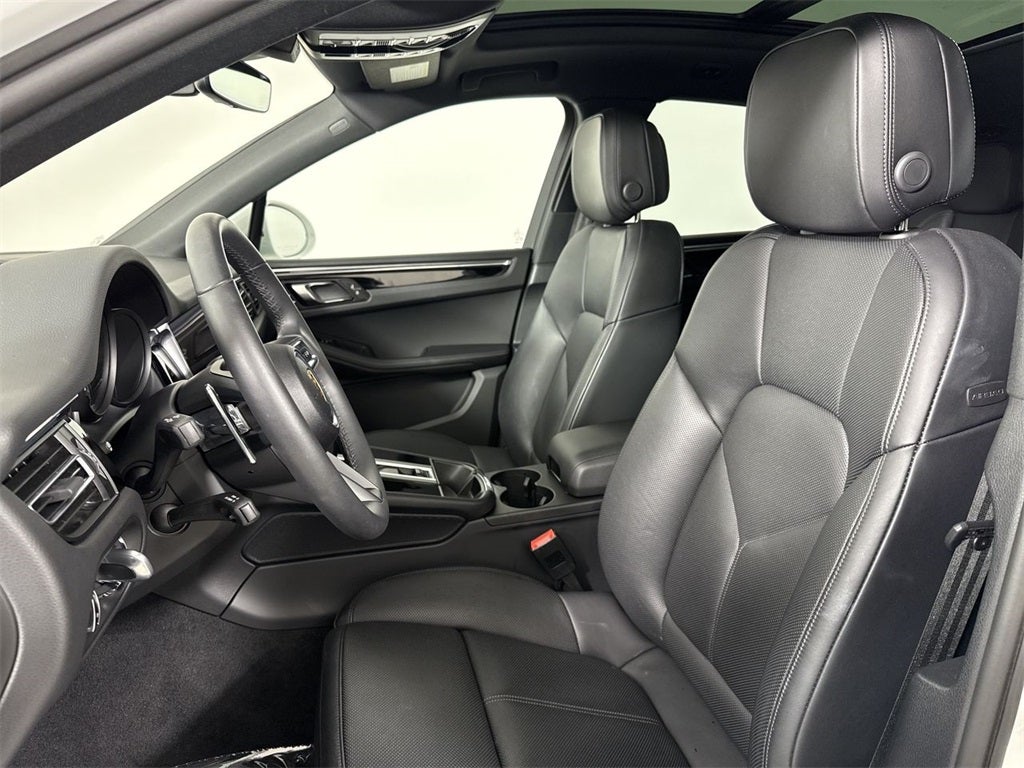 2025 Porsche Macan AWD