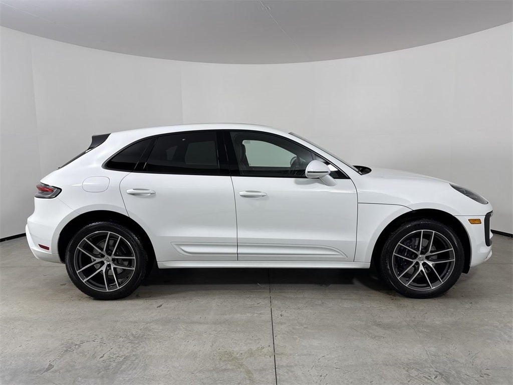 2025 Porsche Macan AWD