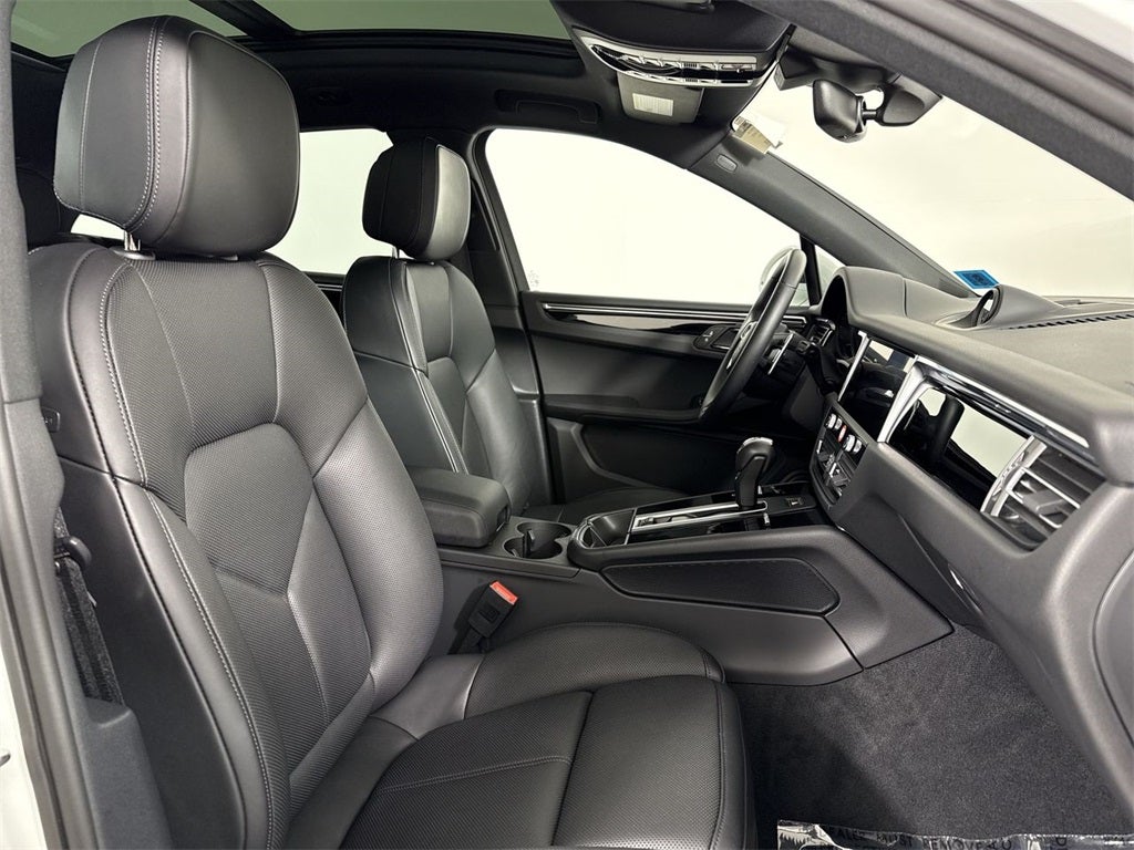 2025 Porsche Macan AWD