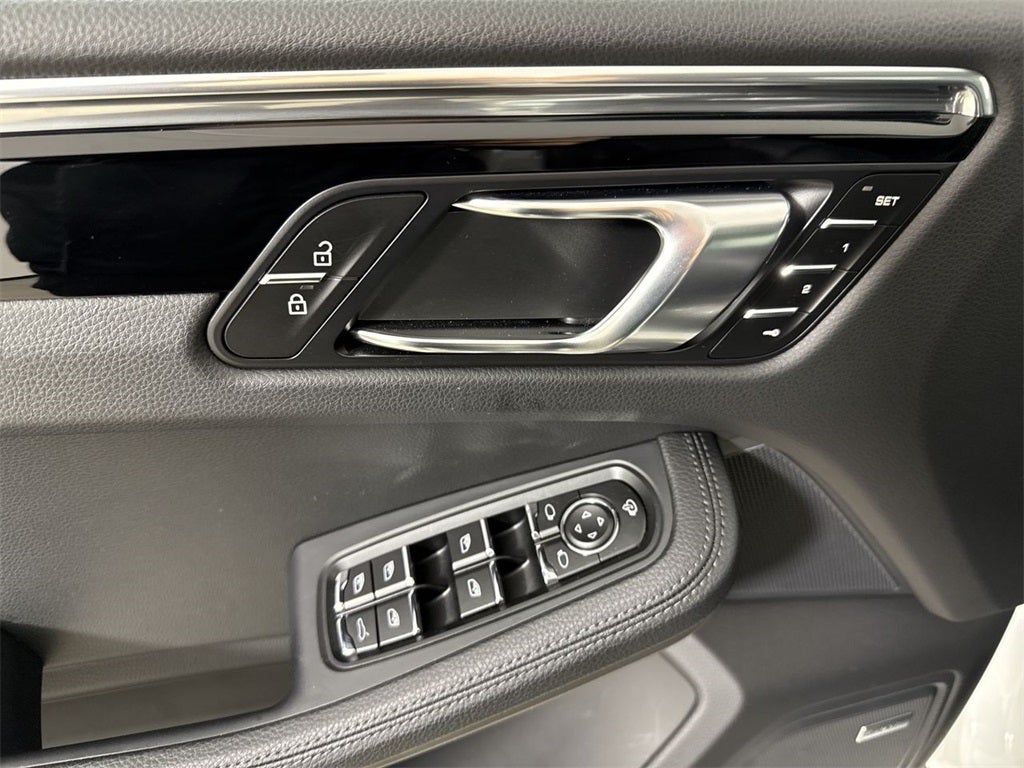 2025 Porsche Macan AWD