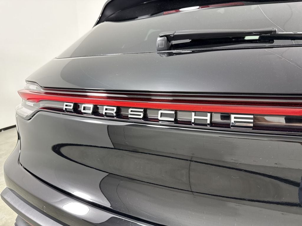 2026 Porsche Macan AWD