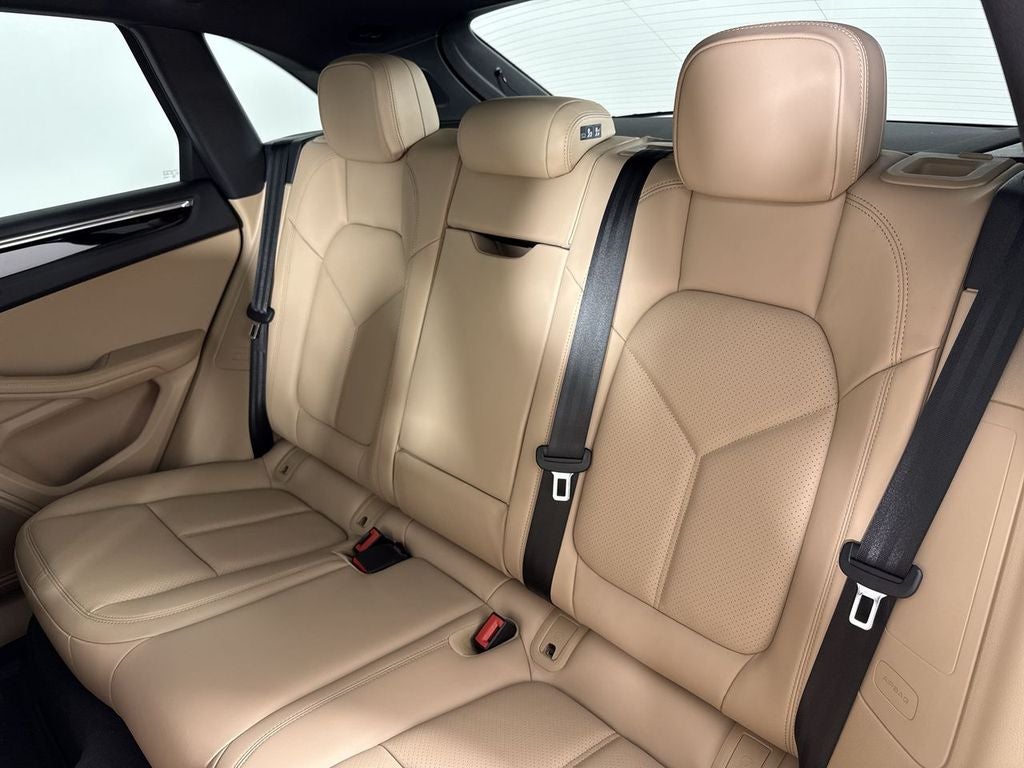 2026 Porsche Macan AWD