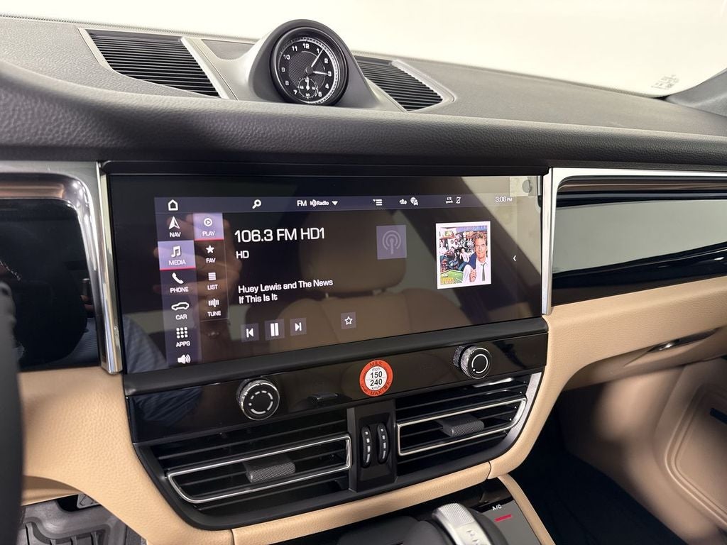 2026 Porsche Macan AWD