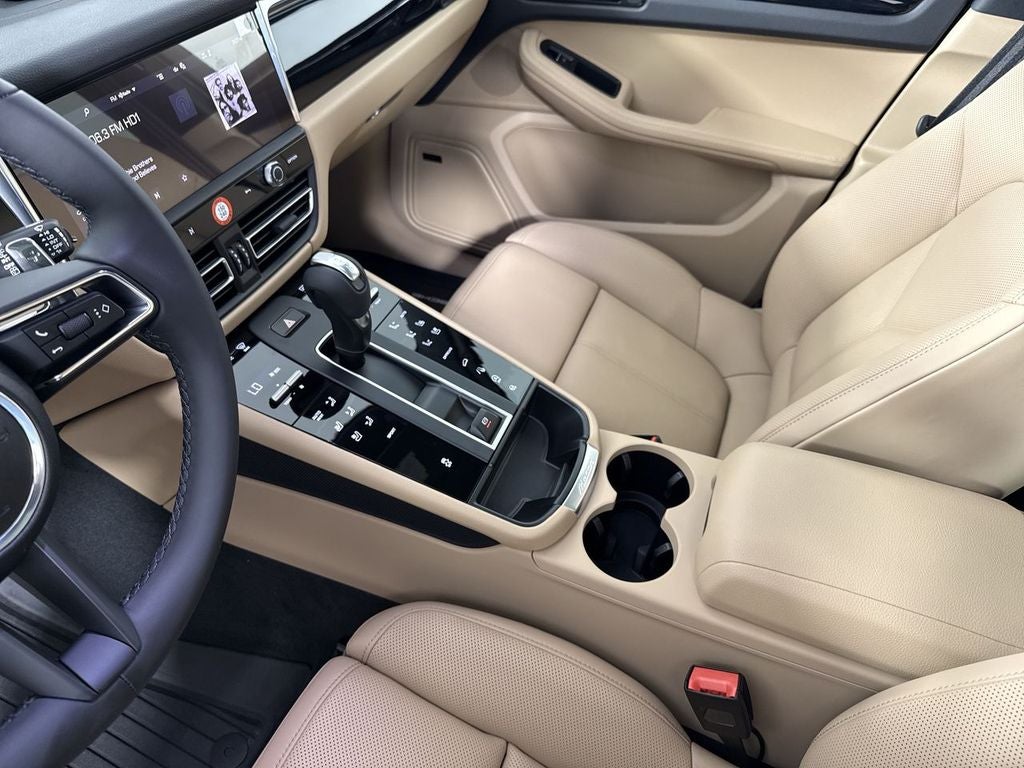 2026 Porsche Macan AWD