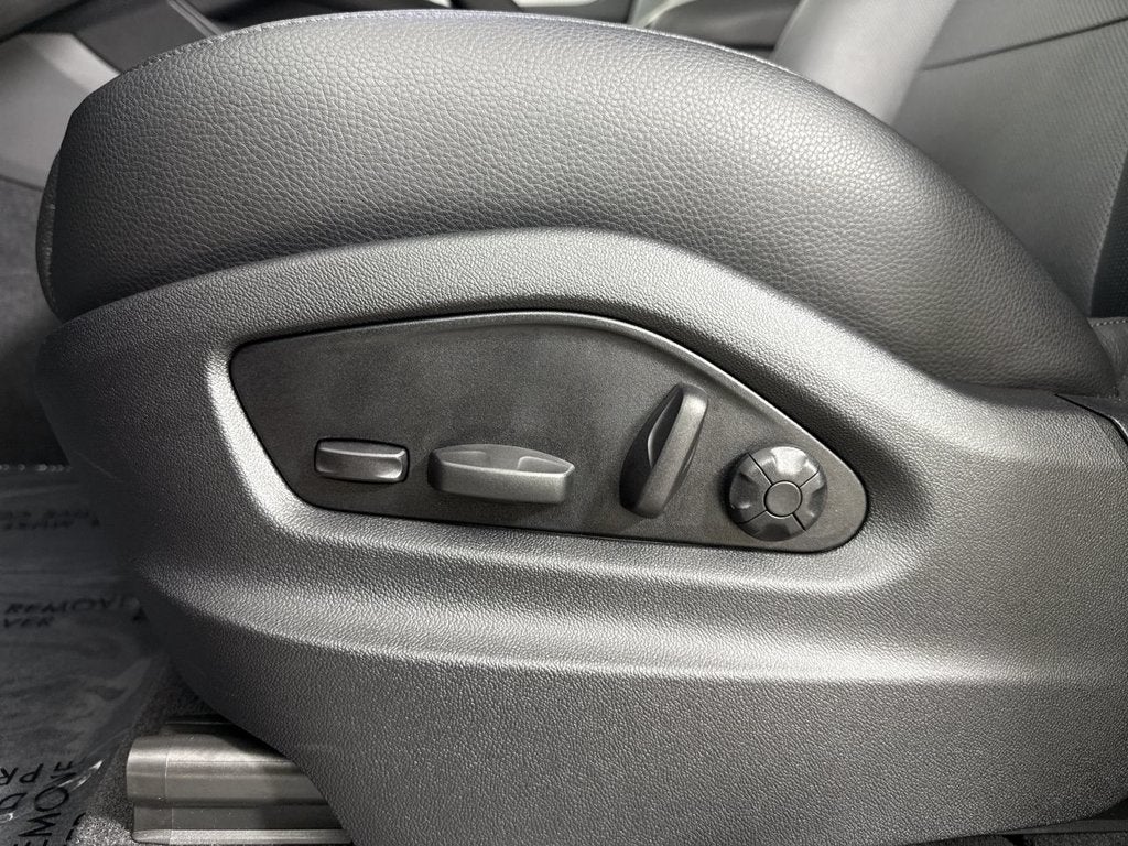 2025 Porsche Cayenne AWD