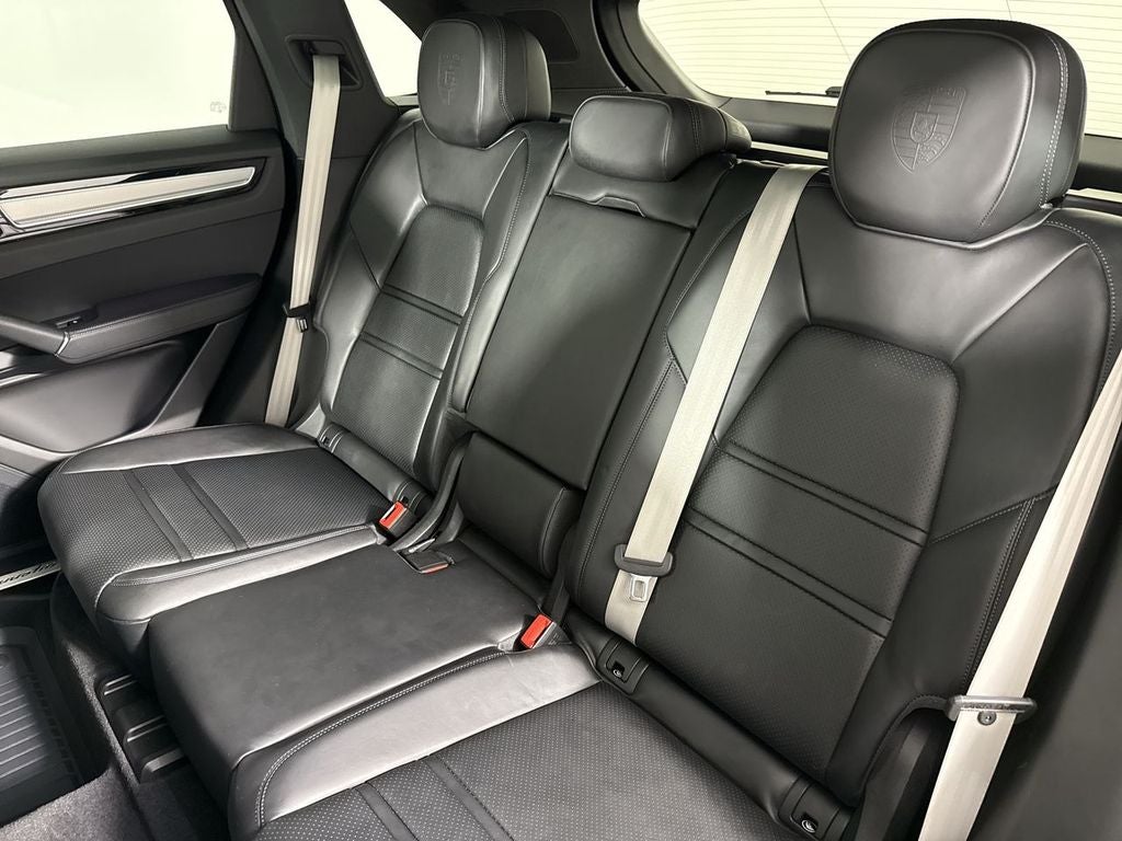 2023 Porsche Cayenne Platinum Edition