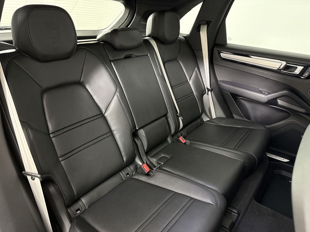 2023 Porsche Cayenne Platinum Edition