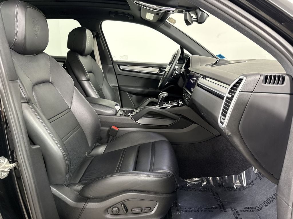 2023 Porsche Cayenne Platinum Edition