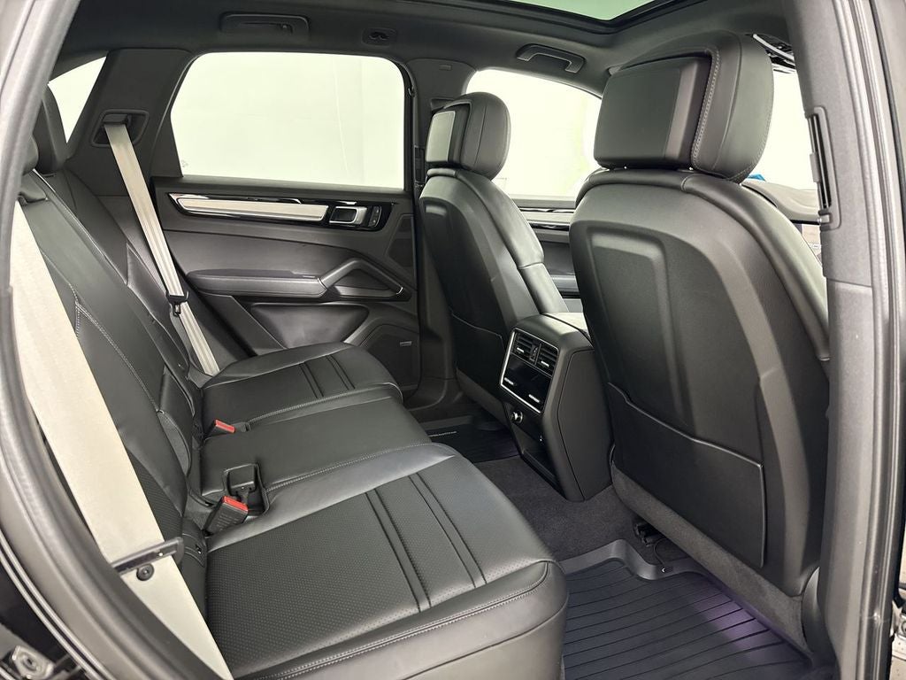 2023 Porsche Cayenne Platinum Edition