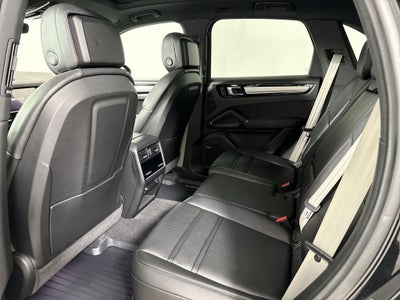 2023 Porsche Cayenne Platinum Edition