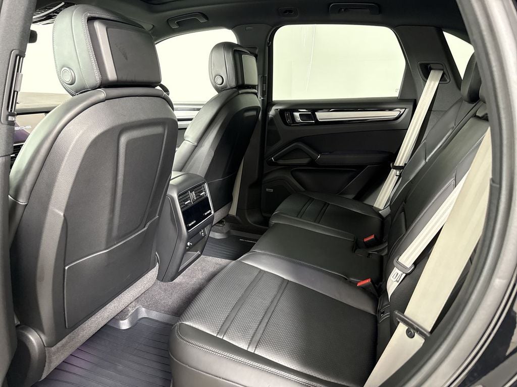 2023 Porsche Cayenne Platinum Edition