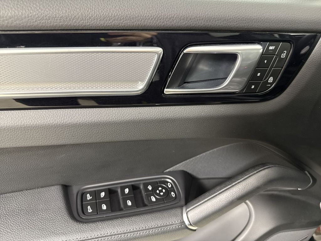 2023 Porsche Cayenne Platinum Edition
