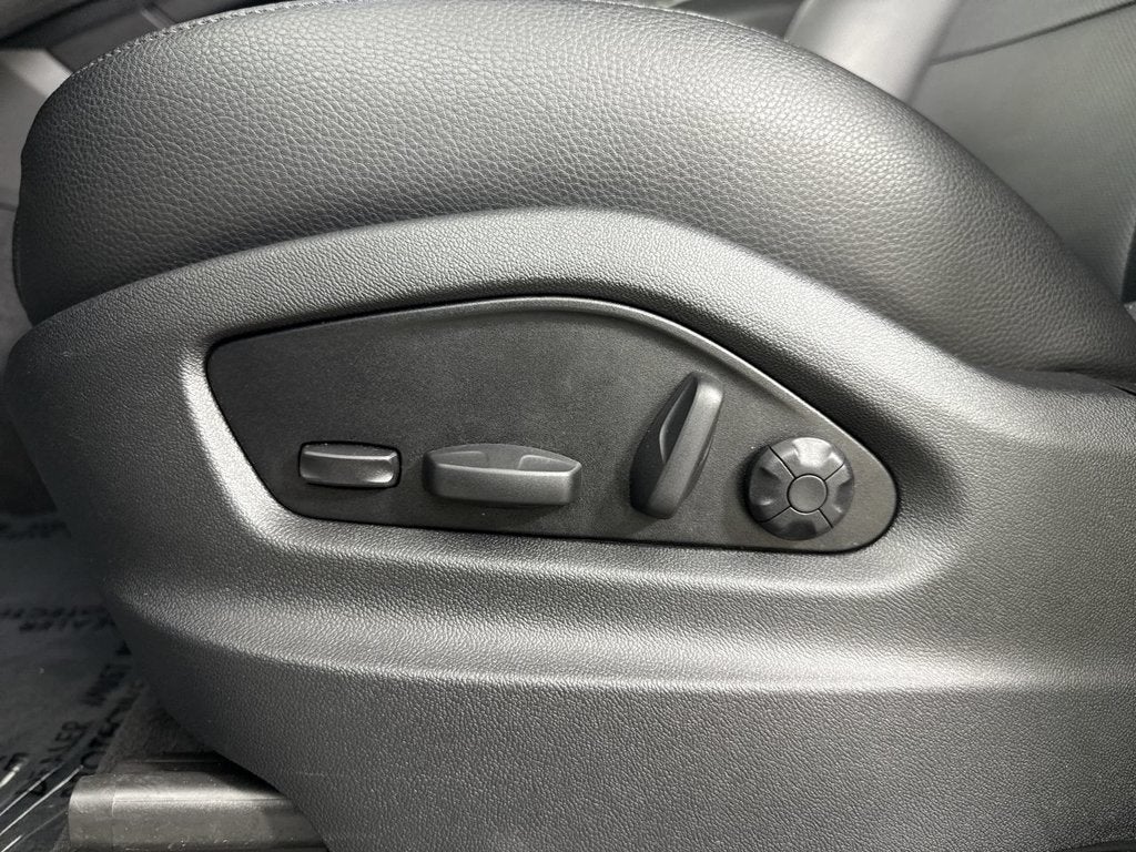 2025 Porsche Cayenne AWD