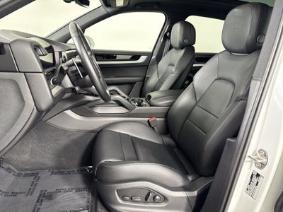 2025 Porsche Cayenne AWD