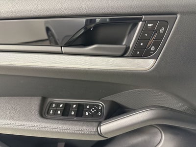 2025 Porsche Cayenne AWD