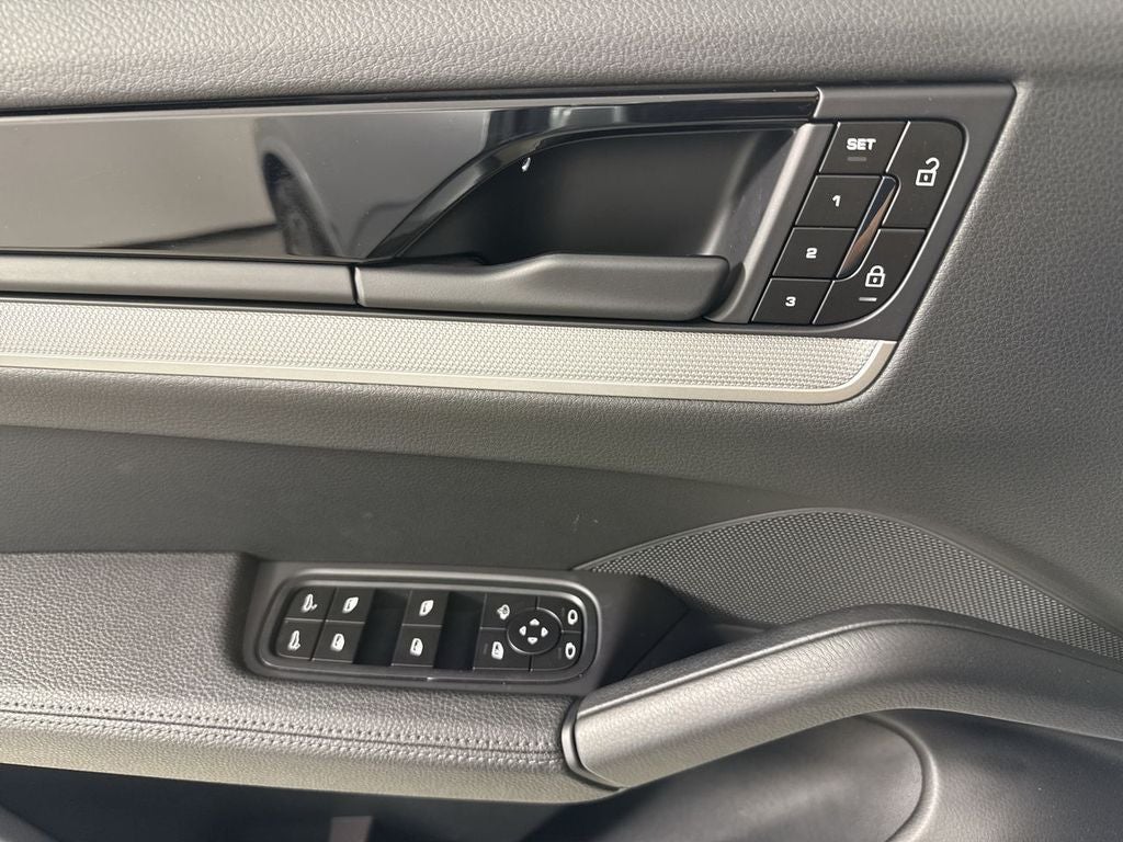 2025 Porsche Cayenne AWD