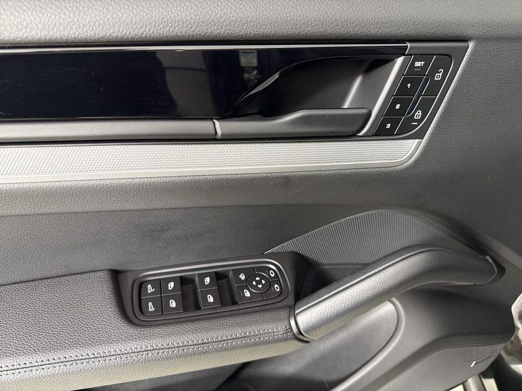 2025 Porsche Cayenne AWD