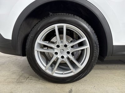 2023 Porsche Cayenne Platinum Edition