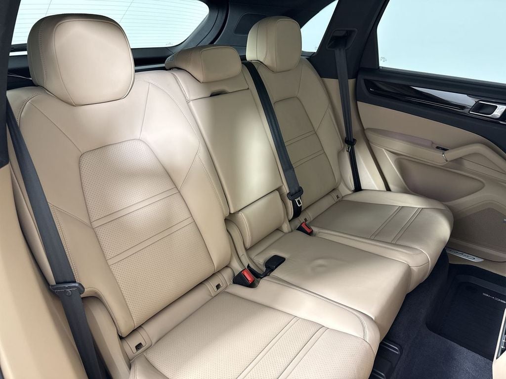 2023 Porsche Cayenne Platinum Edition