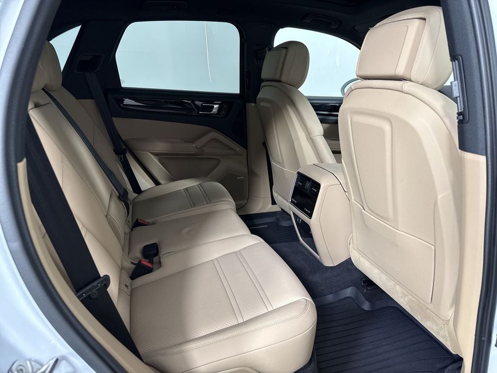2023 Porsche Cayenne Platinum Edition