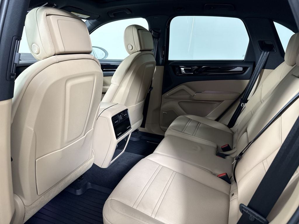 2023 Porsche Cayenne Platinum Edition