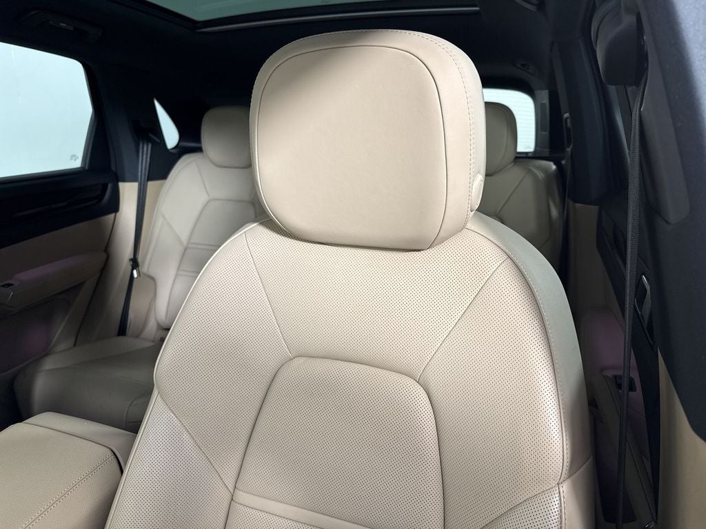2023 Porsche Cayenne Platinum Edition