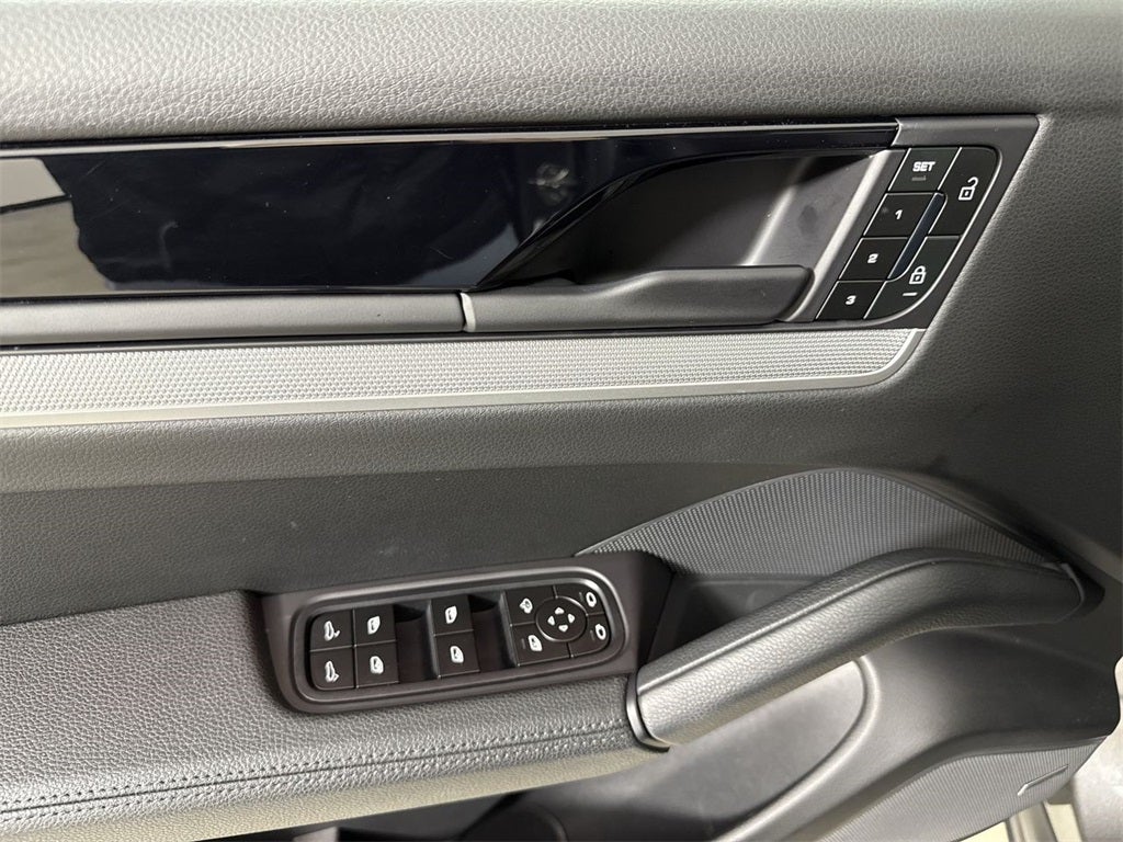 2025 Porsche Cayenne AWD