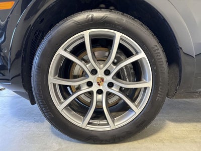 2025 Porsche Cayenne AWD