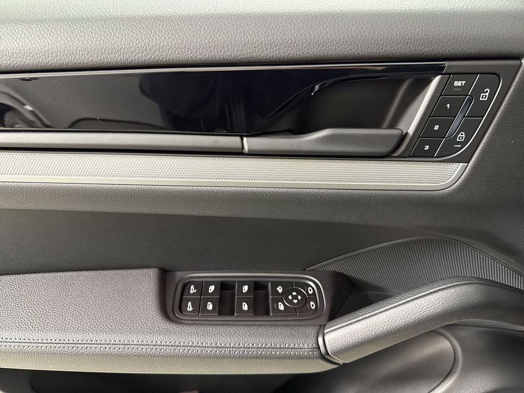 2025 Porsche Cayenne AWD