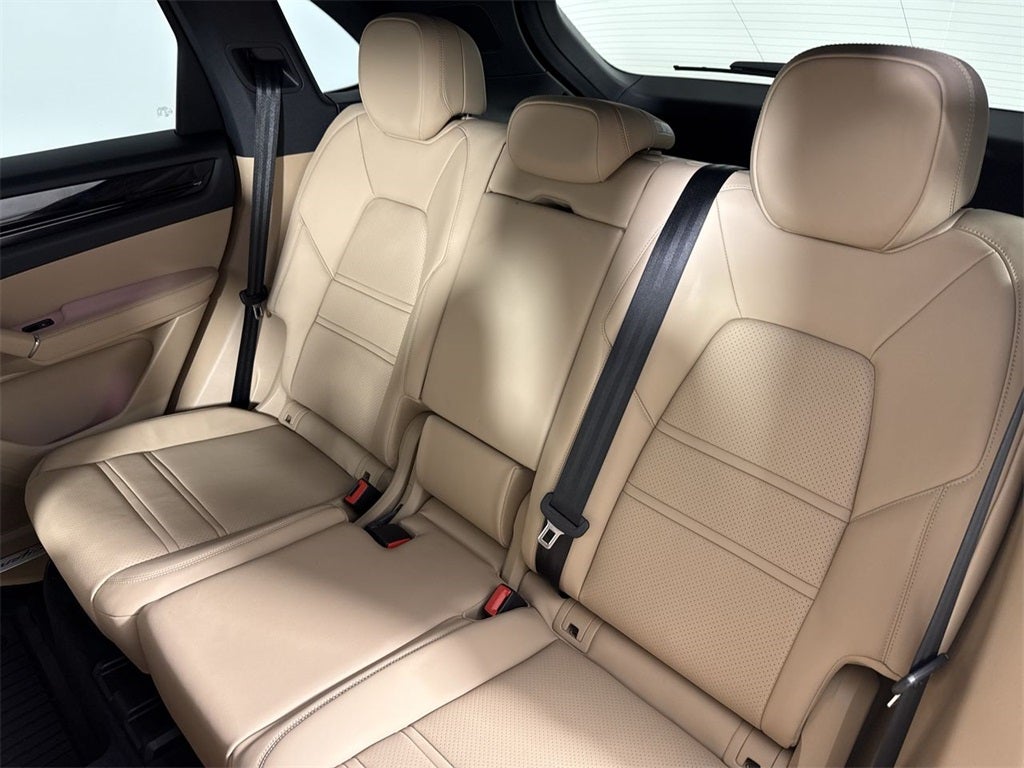 2023 Porsche Cayenne Platinum Edition