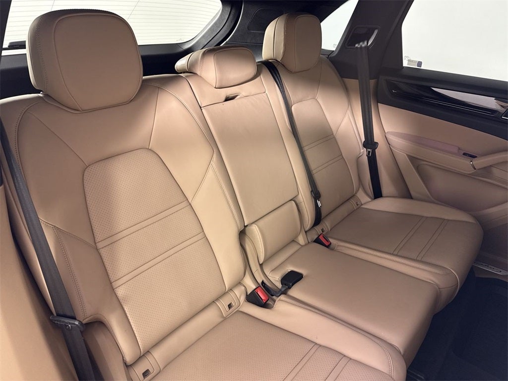 2023 Porsche Cayenne Platinum Edition