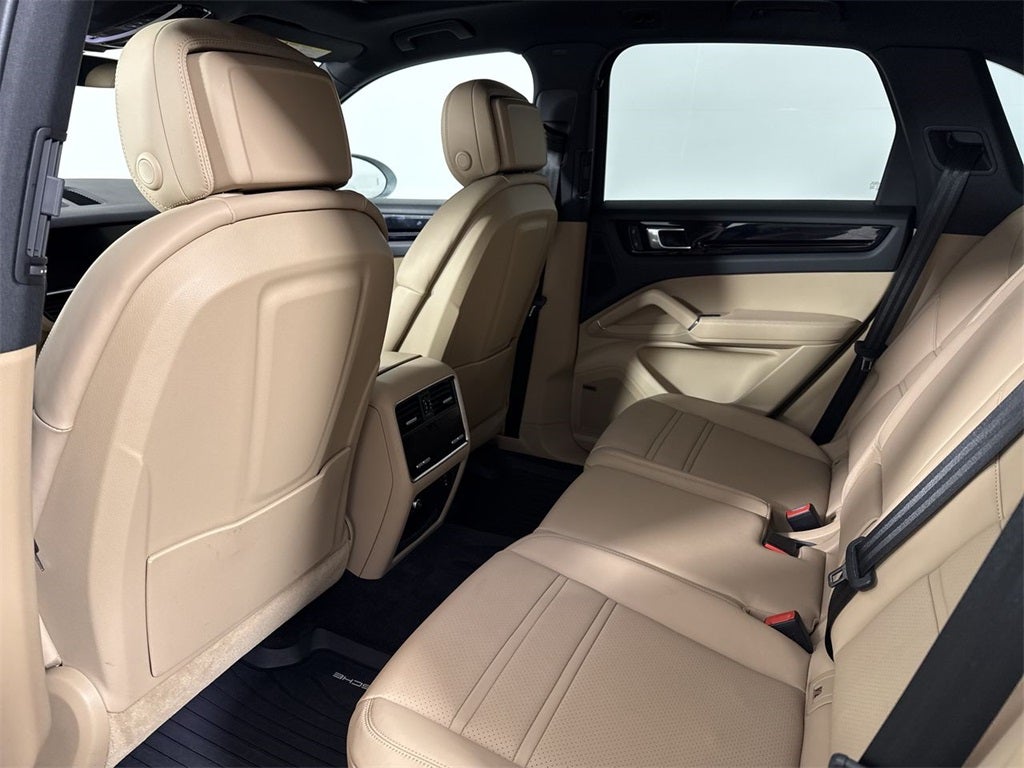 2023 Porsche Cayenne Platinum Edition