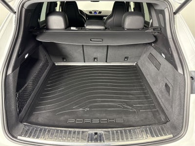 2023 Porsche Cayenne Platinum Edition