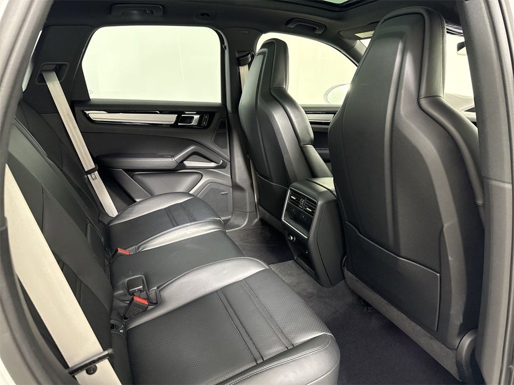 2023 Porsche Cayenne Platinum Edition