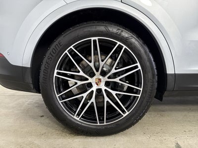 2025 Porsche Cayenne AWD