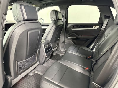 2025 Porsche Cayenne AWD